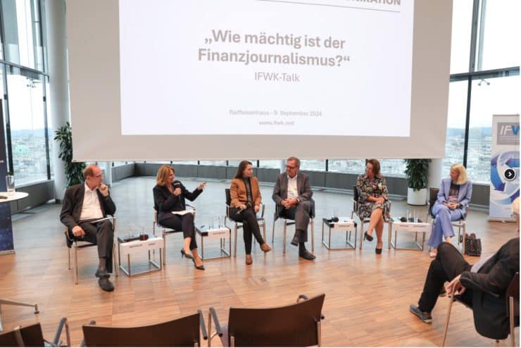 IFWK-Event zum Thema Finanzjournalismus v.l. Prof. Josef Seethaler (ÖAW), Michaela Ernst (sheconomy), Madlen Stottmeyer (Die Presse), Dr. Hans-Peter Siebenhaar (Focus Money), Waltraud Kaserer (Heubach Group), Silvia Kaupa-Götzl (Postbus/ÖBB) © Melzer PR/Peroutka